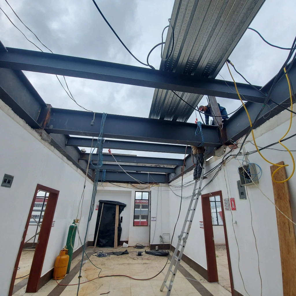 Proyecto de ampliación con estructura metálica